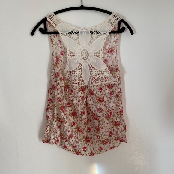 Forever 21 cute all over lace floral top - Picture 3 of 4